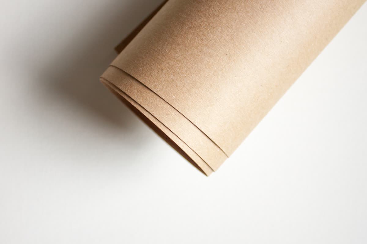 A roll of kraft paper, a core packaging raw material